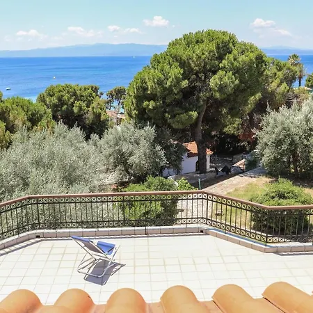 Villa Elli Vromolimnos