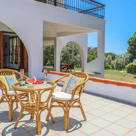 Elli فيلة Vromolimnos