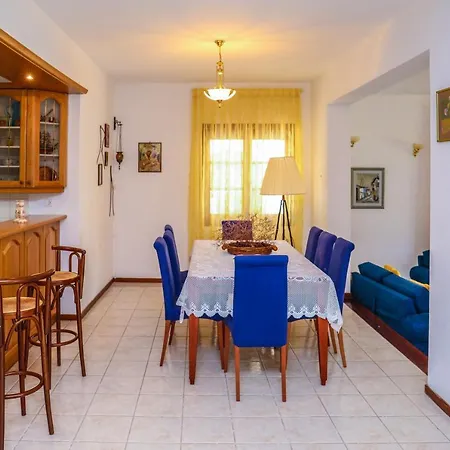 Elli فيلة Vromolimnos